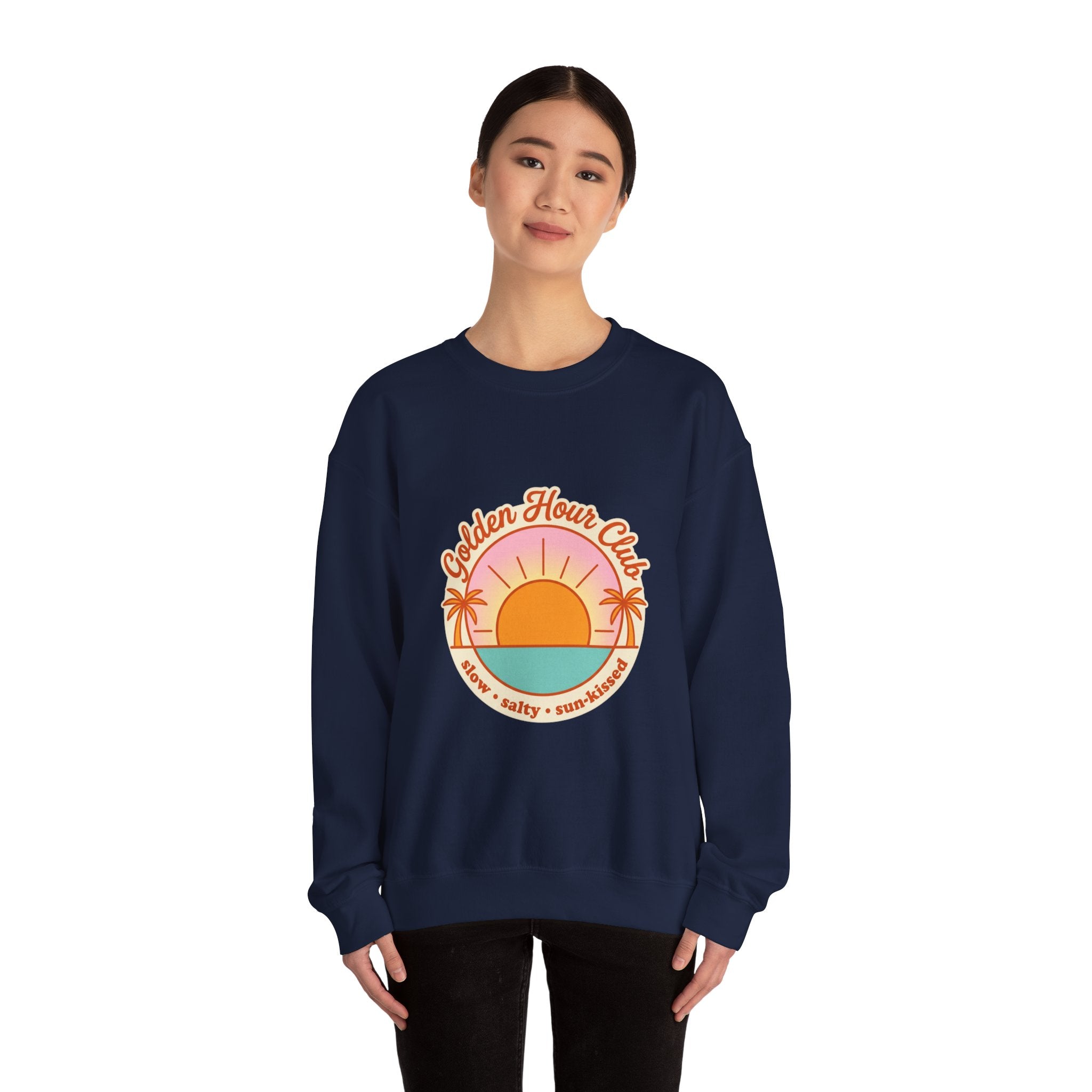 Golden Hour Club Sweatshirt | Sommer-Ästhetik, Küsten-Vibes, Retro-Pastell