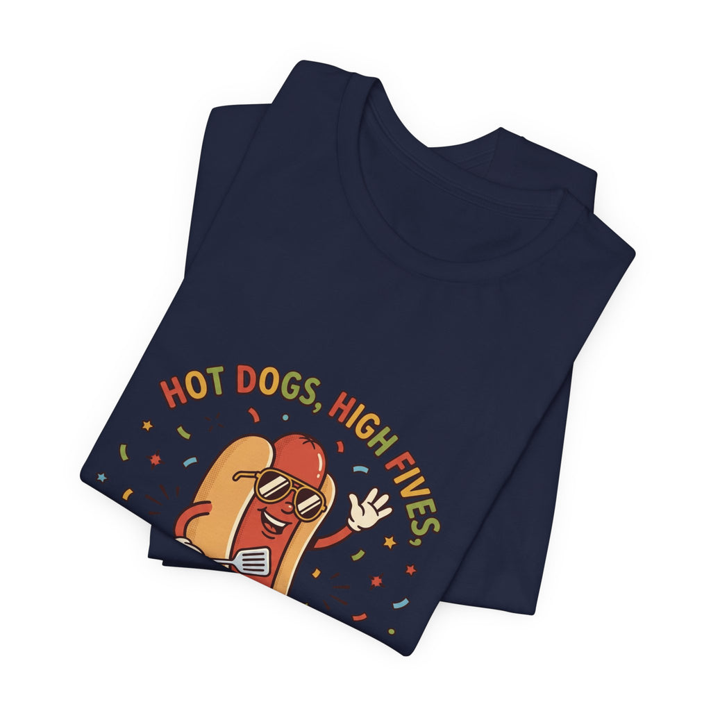 Hot Dog High Fives T-Shirt | BBQ, 4. Juli, Patriotischer Retro-Grill-Humor