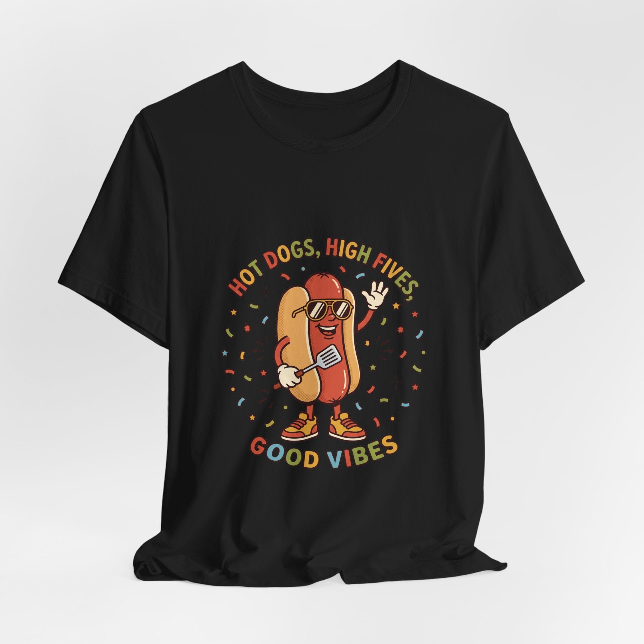 Hot Dog High Fives T-Shirt | BBQ, 4. Juli, Patriotischer Retro-Grill-Humor
